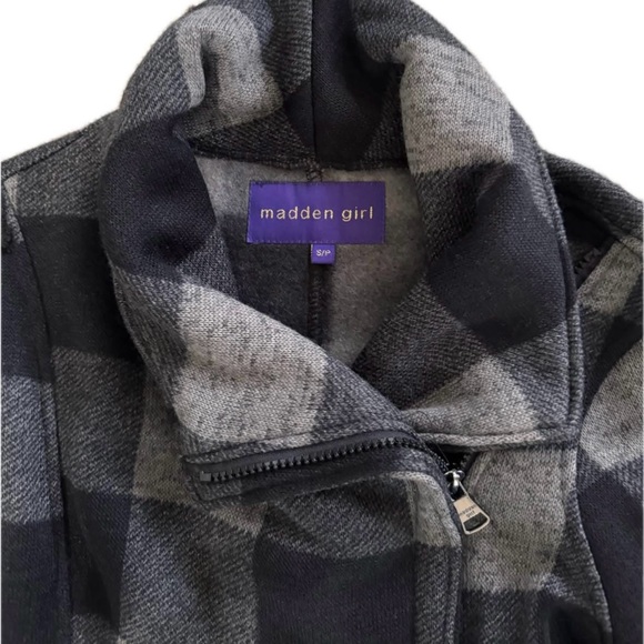 BRAND NEW Buffalo Plaid Women's Jacket with Belt - Picture 3 of 5